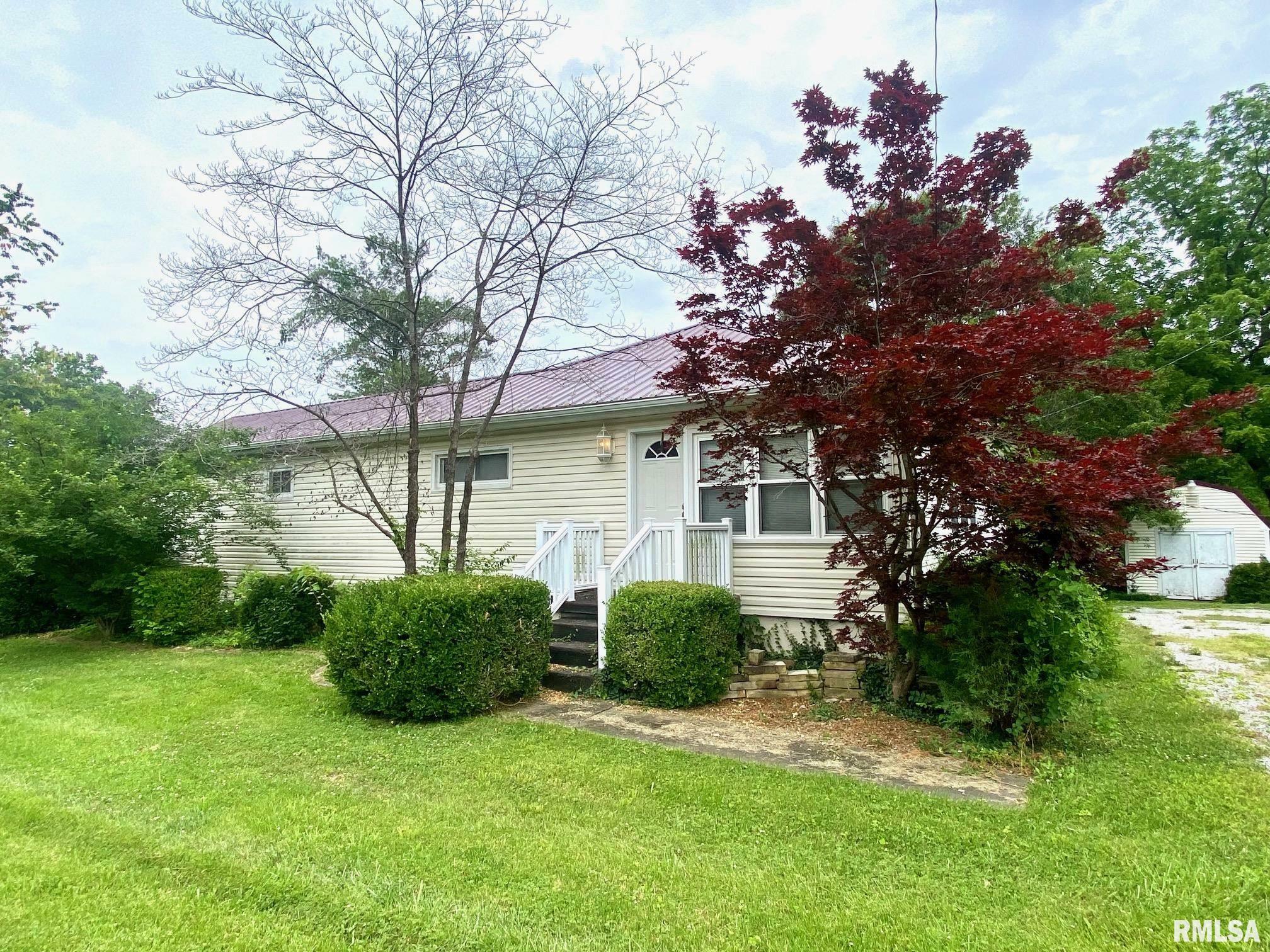 Property Photo: 312 N Horrell Avenue IL 62896