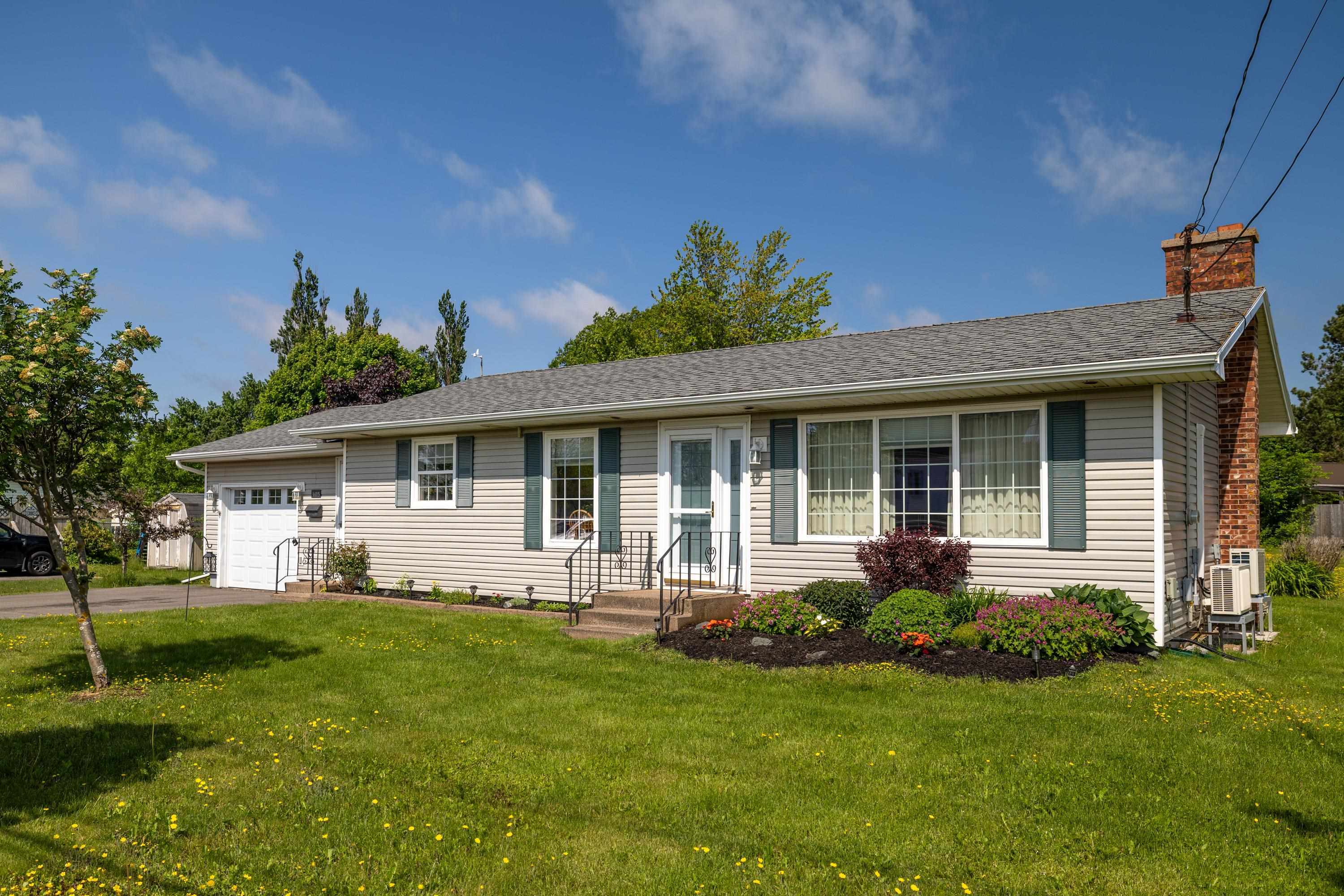 Property Photo:  405 St. Peter'S Road  PE C1C 1G7 