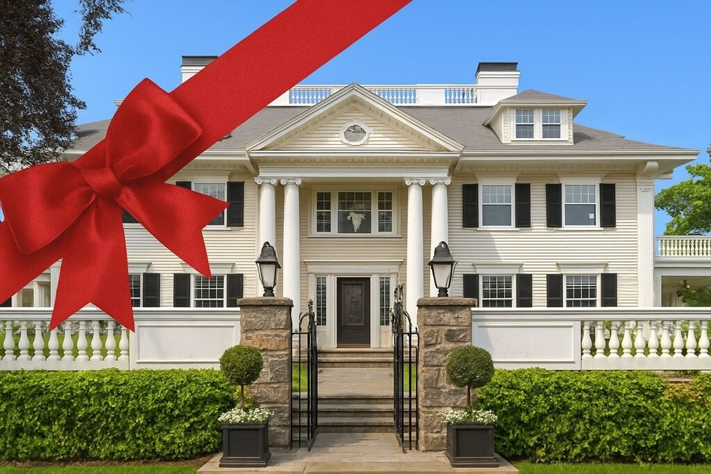 Property Photo:  4 Cobb Avenue  MA 01944 