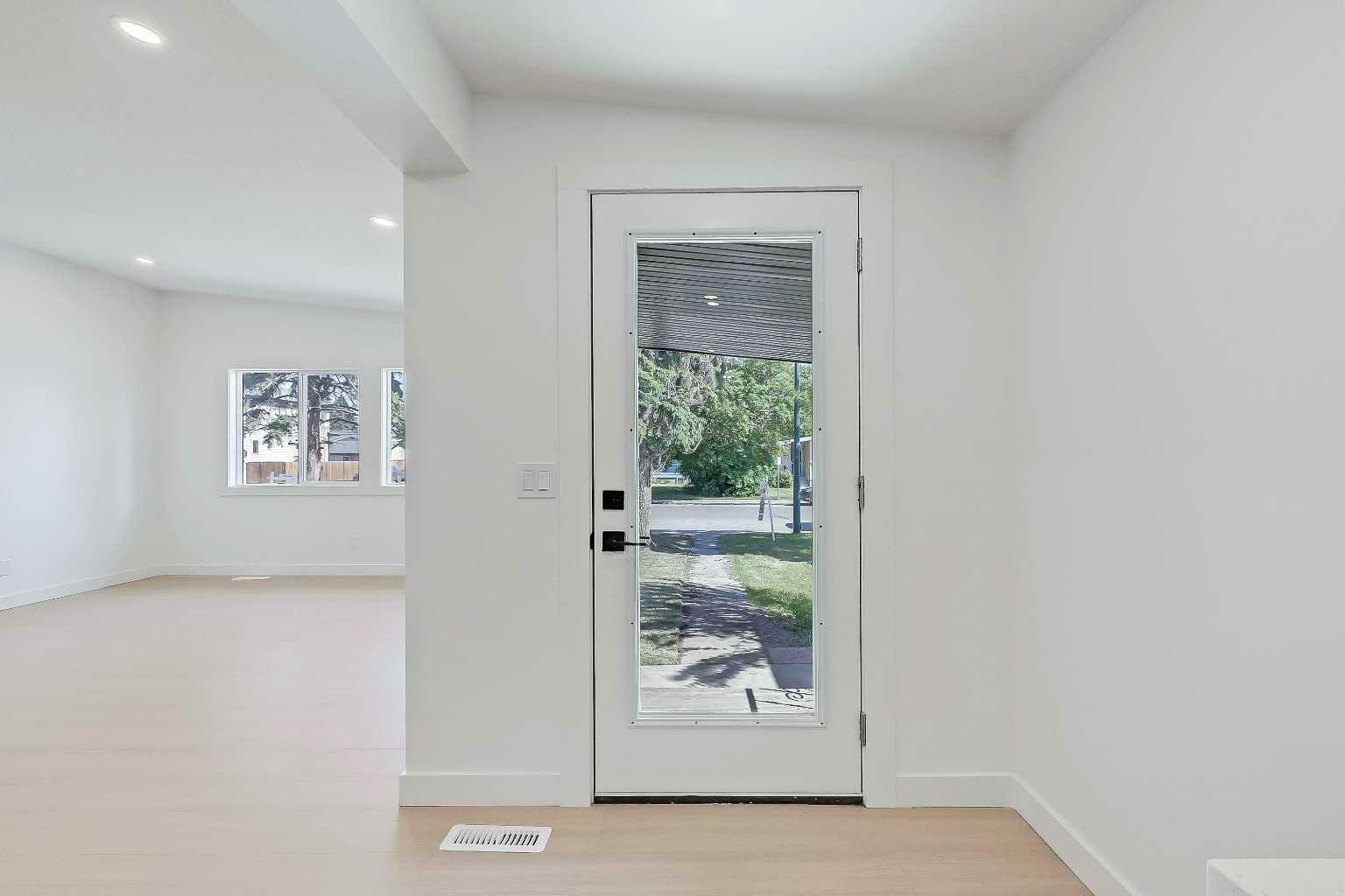 Property Photo: 639 69 Avenue SW AB T2V 0P1