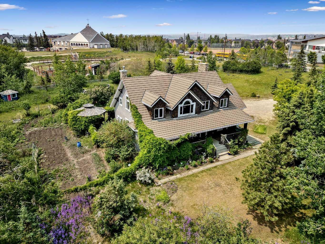 Property Photo: 9 Elveden Drive SW AB T3C 3N9