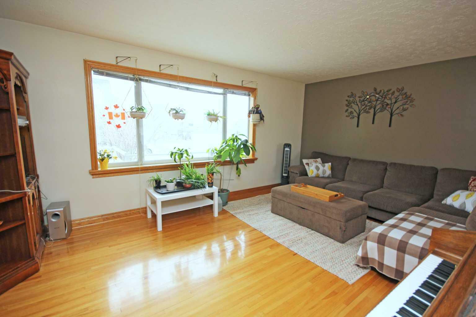 Property Photo:  3419 Kerry Park Road SW  AB T3E 4S5 