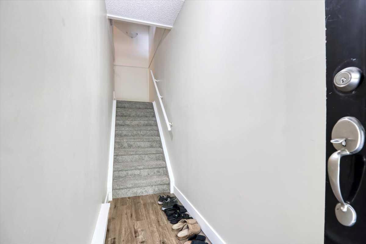 Photo de la propriété: 2200 Woodview Drive SW 203 AB T2W 3N6