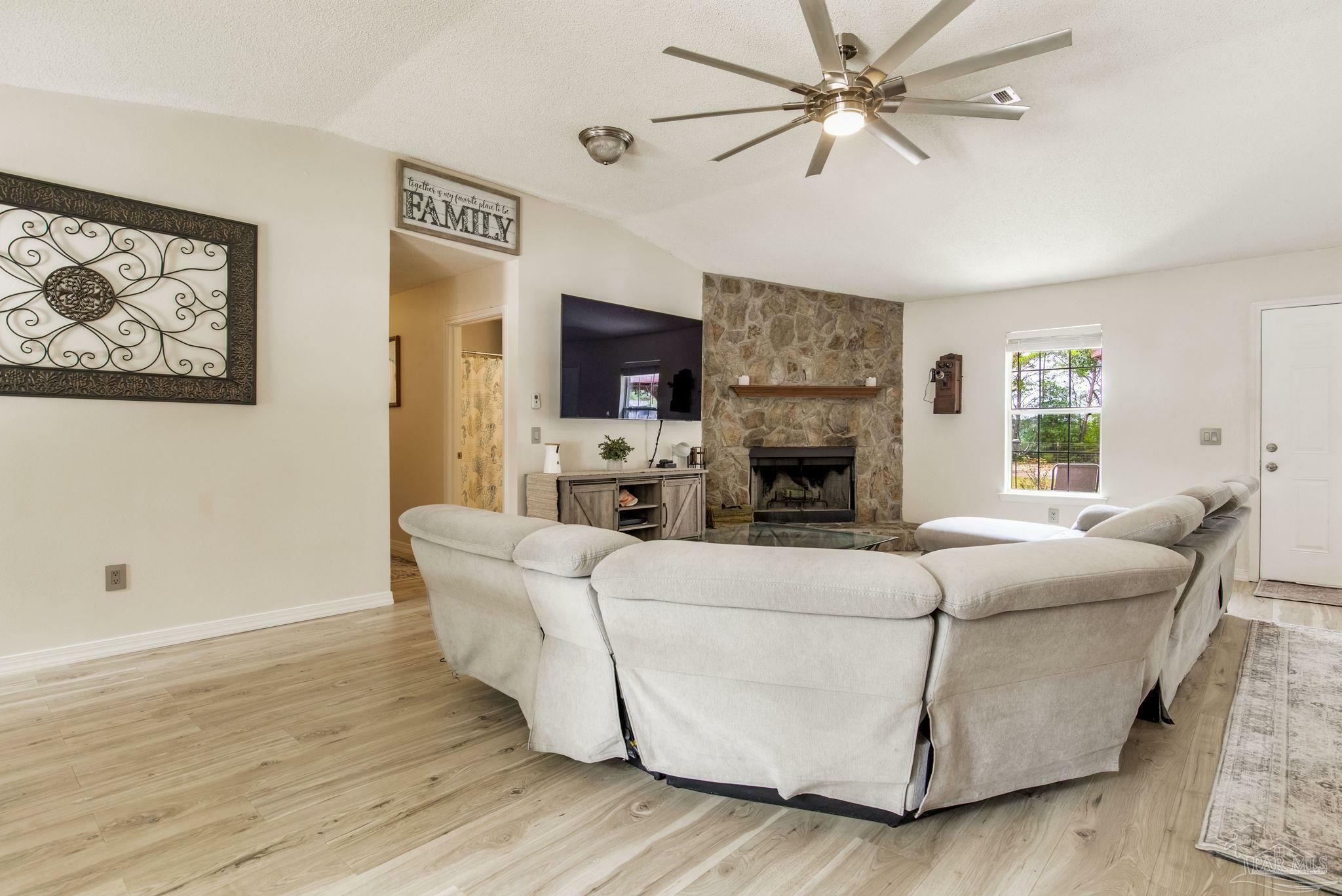 Property Photo: 2661 Avenida De Sol FL 32566