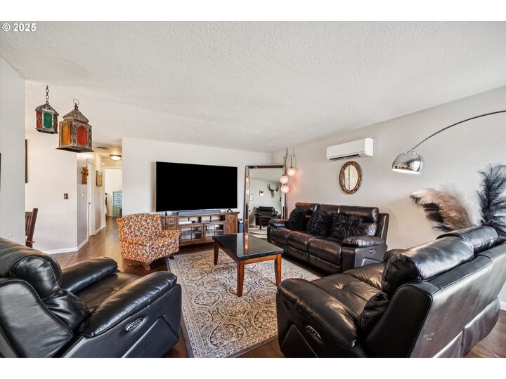 Property Photo:  1903 SE 158th Ave  OR 97233 