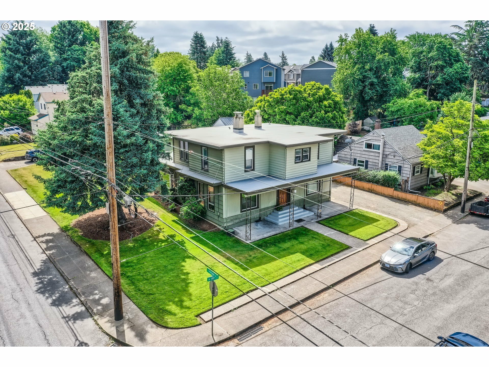 Property Photo: 4504 SE 85th Ave OR 97266