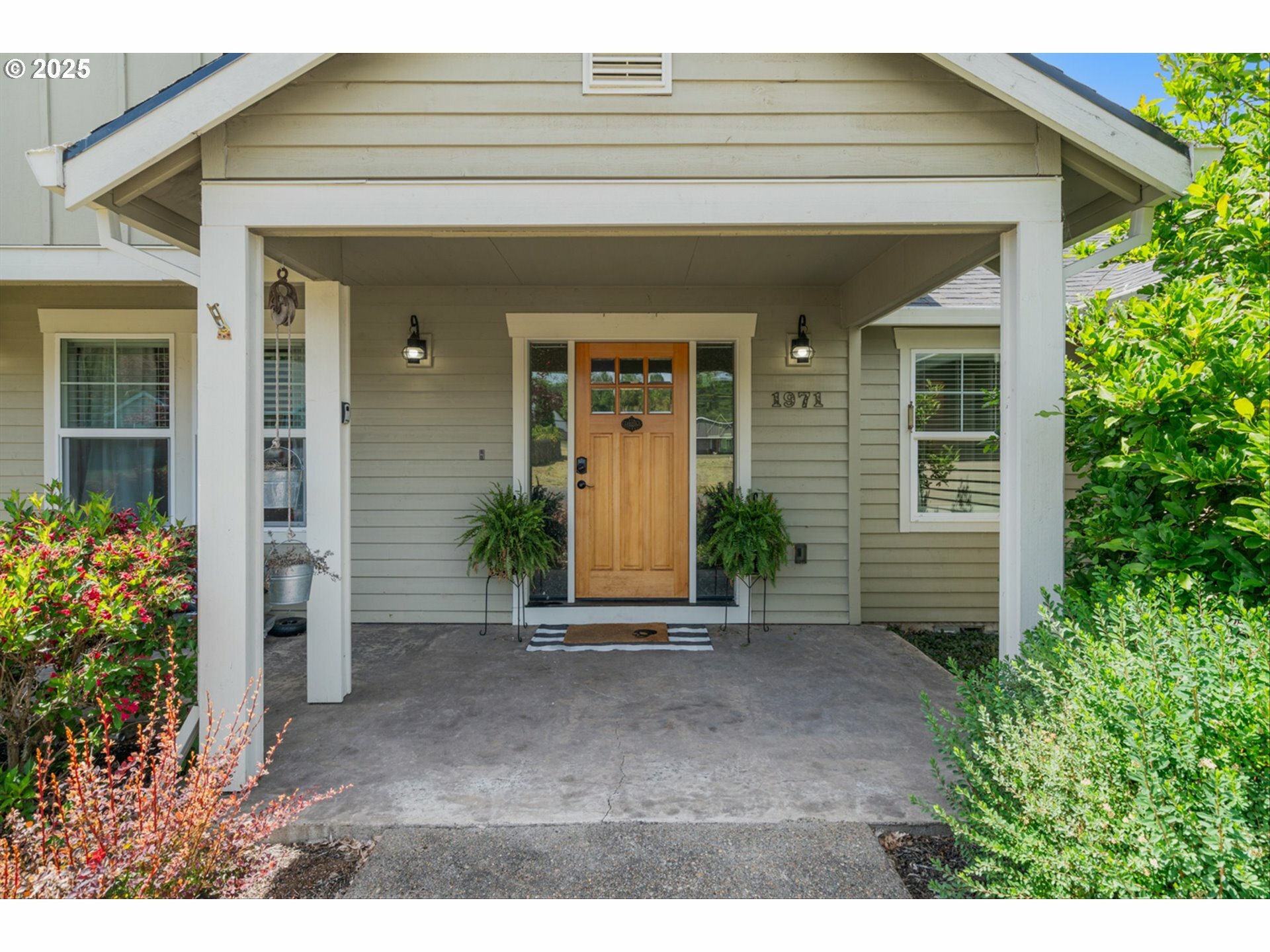 Property Photo: 1971 Nickerson Ave OR 97064