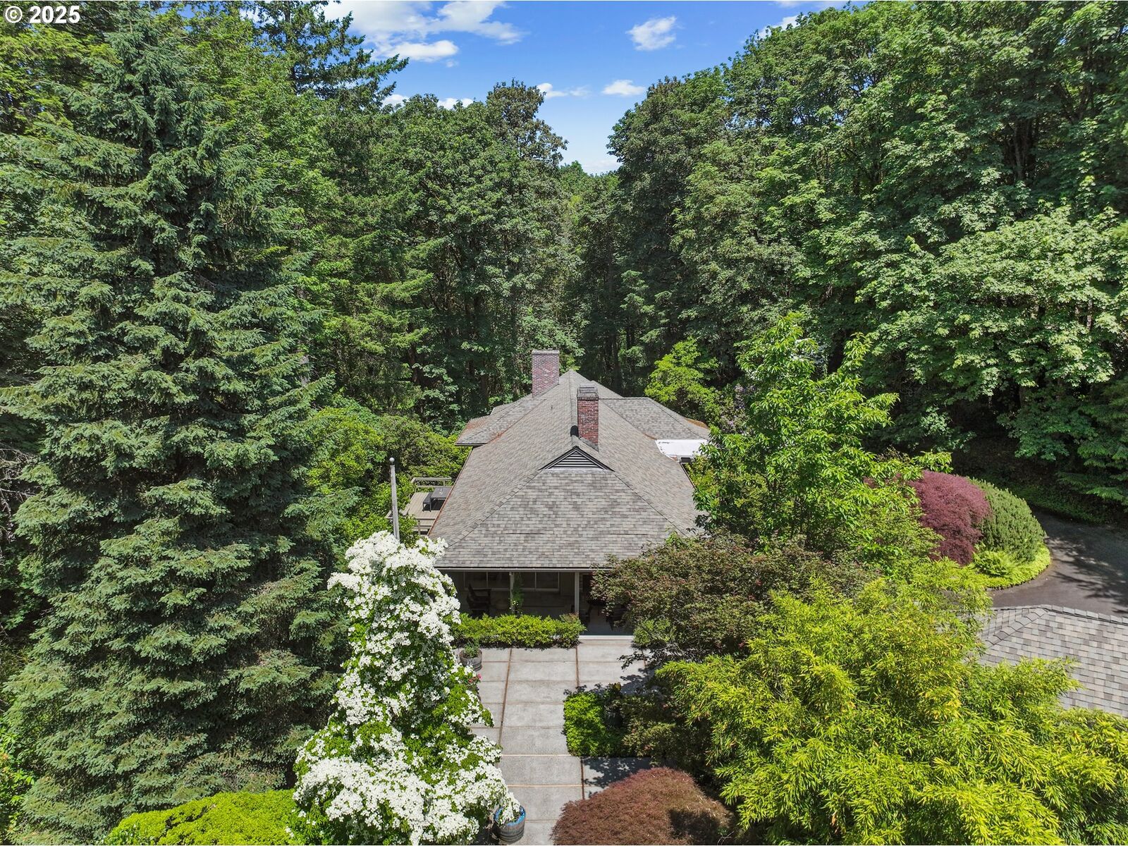 Property Photo:  6151 SW Mill St  OR 97221 