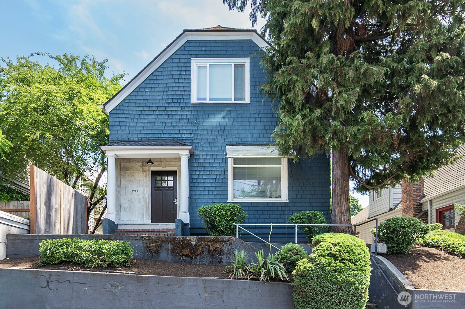 Property Photo: 5742 25th Avenue NE WA 98105