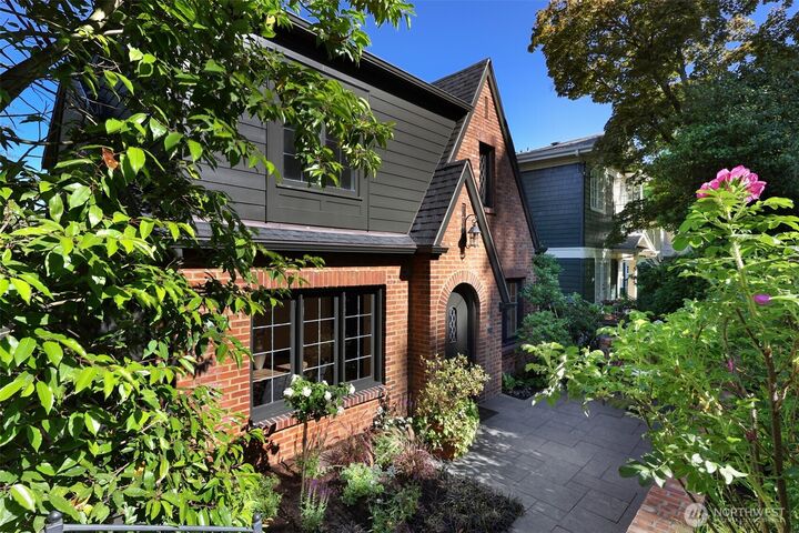 Property Photo: 1714 37th Avenue WA 98122