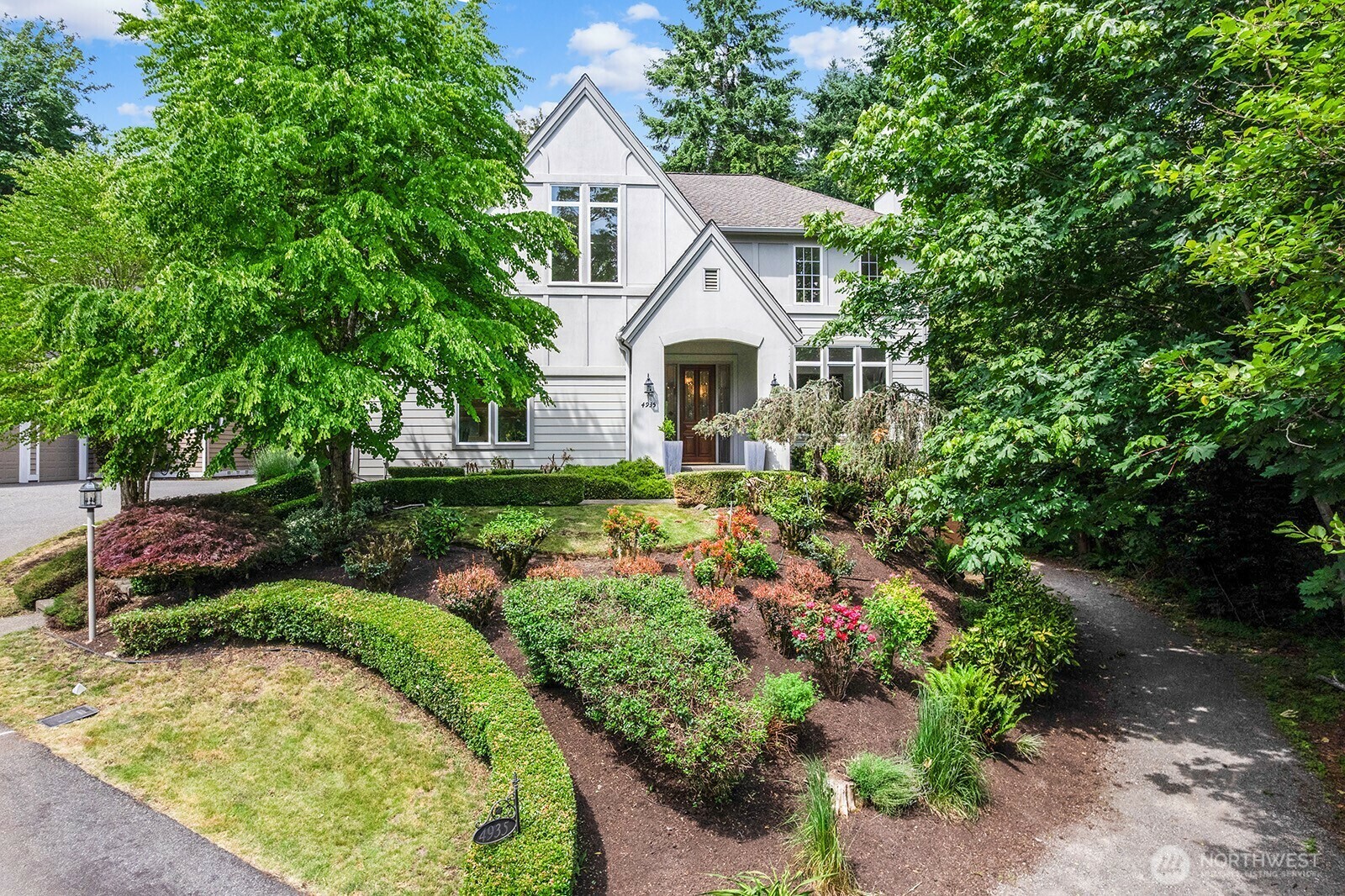 Property Photo: 4935 163rd Place SE WA 98006