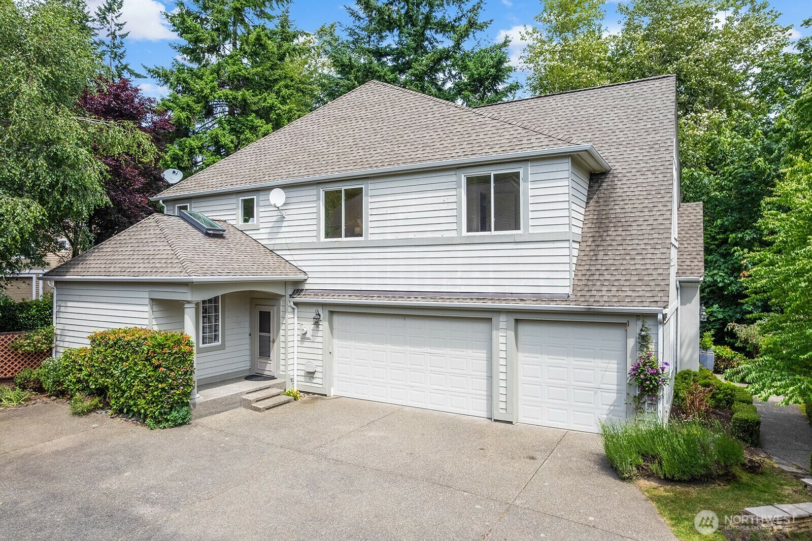 Property Photo: 4935 163rd Place SE WA 98006