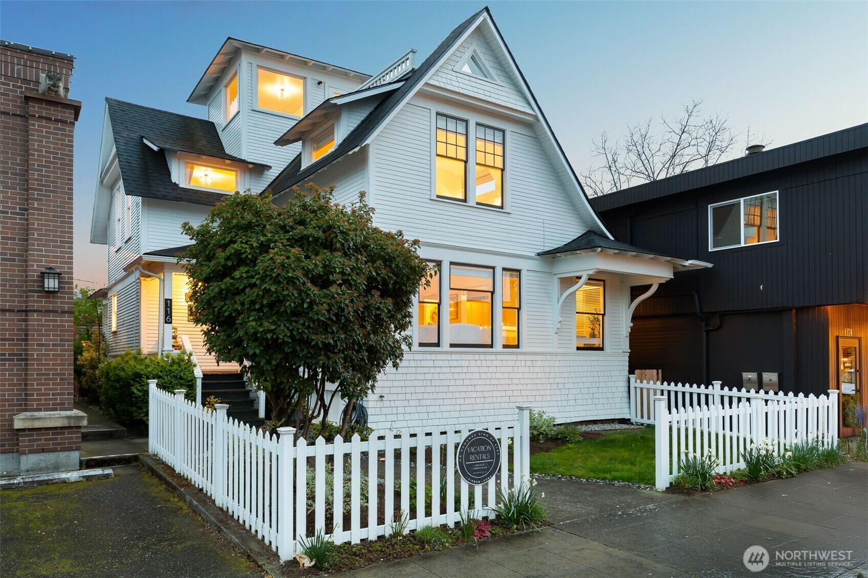 Property Photo: 116 4th Avenue N WA 98020