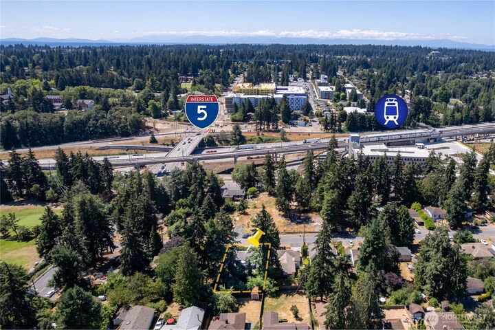 Property Photo: 14522 6th Avenue NE WA 98155