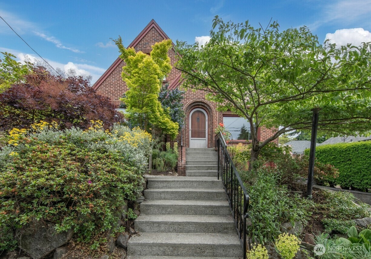 Property Photo: 7310 10th Avenue NW WA 98117