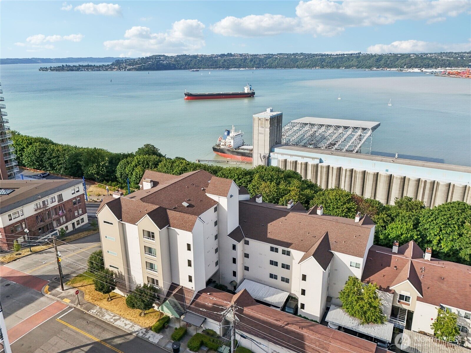 Property Photo: 1 Broadway 721 WA 98402