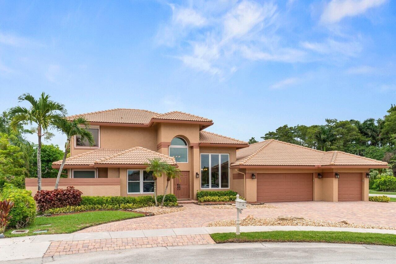 Property Photo:  9556 E Lake Drive  FL 33434 