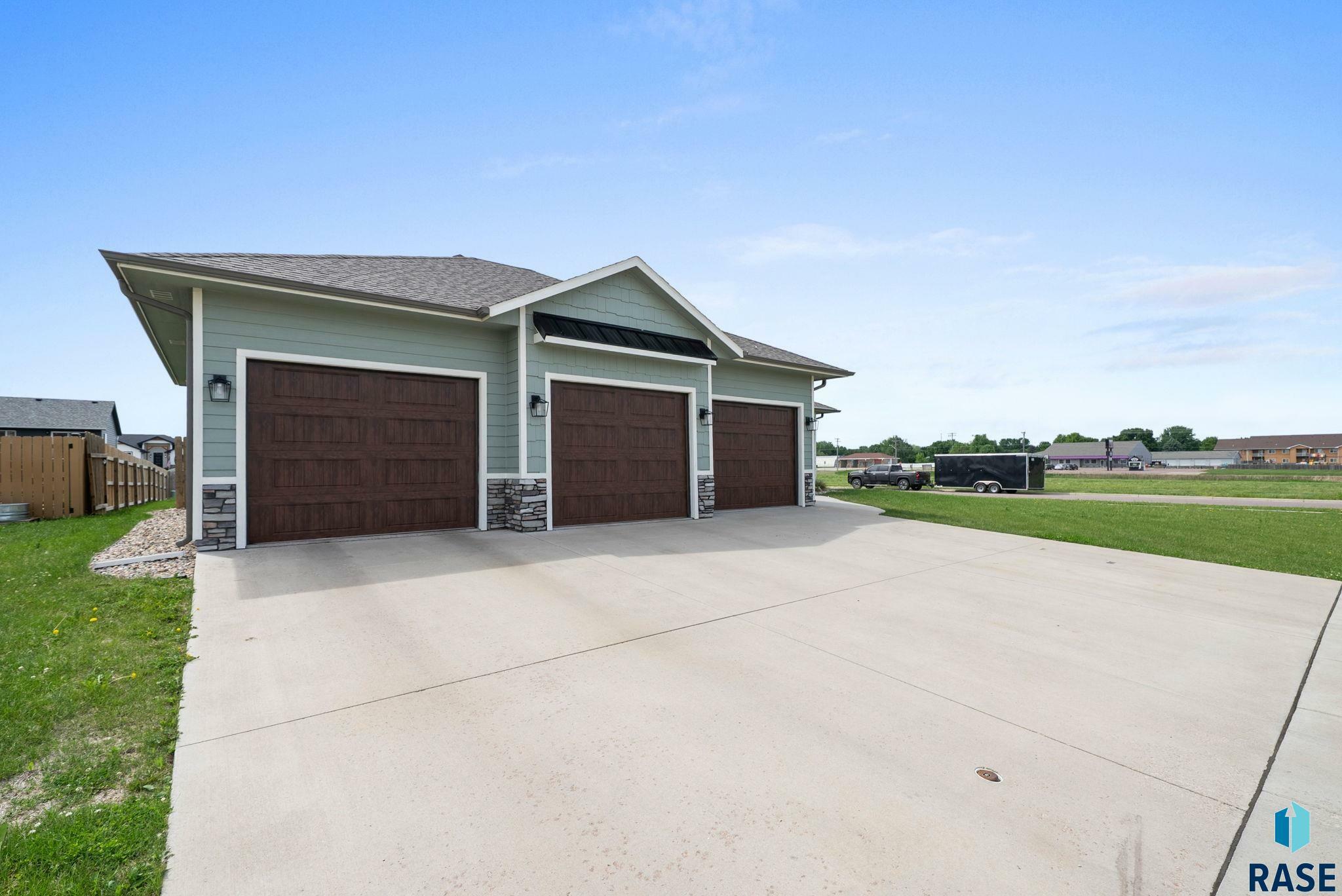 Property Photo: 205 Quartzite Ave SD 57064