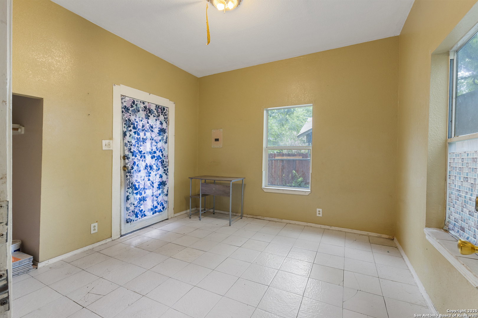 Property Photo: 115 English Way TX 78207