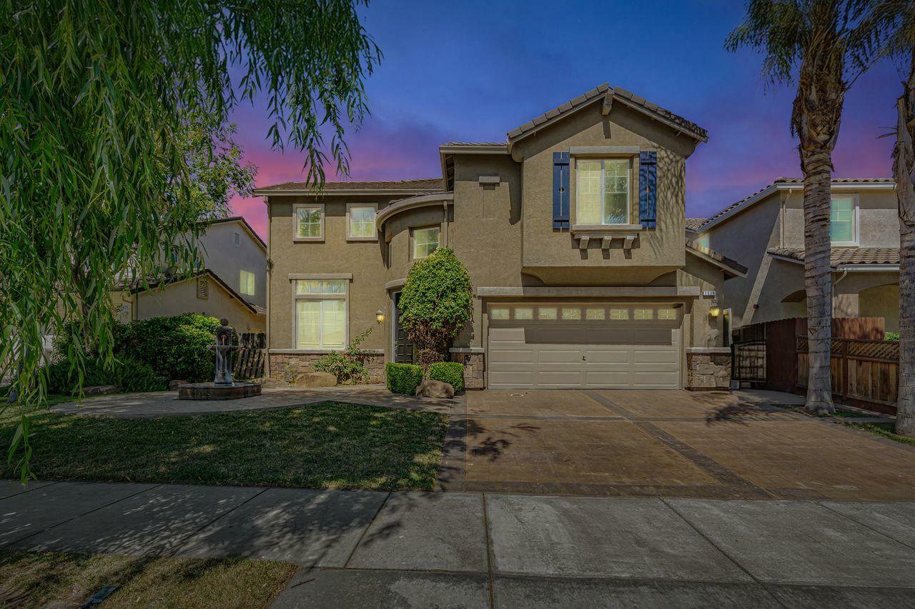 Property Photo: 1619 Tumbleweed Way CA 93635
