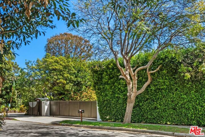 Property Photo:  