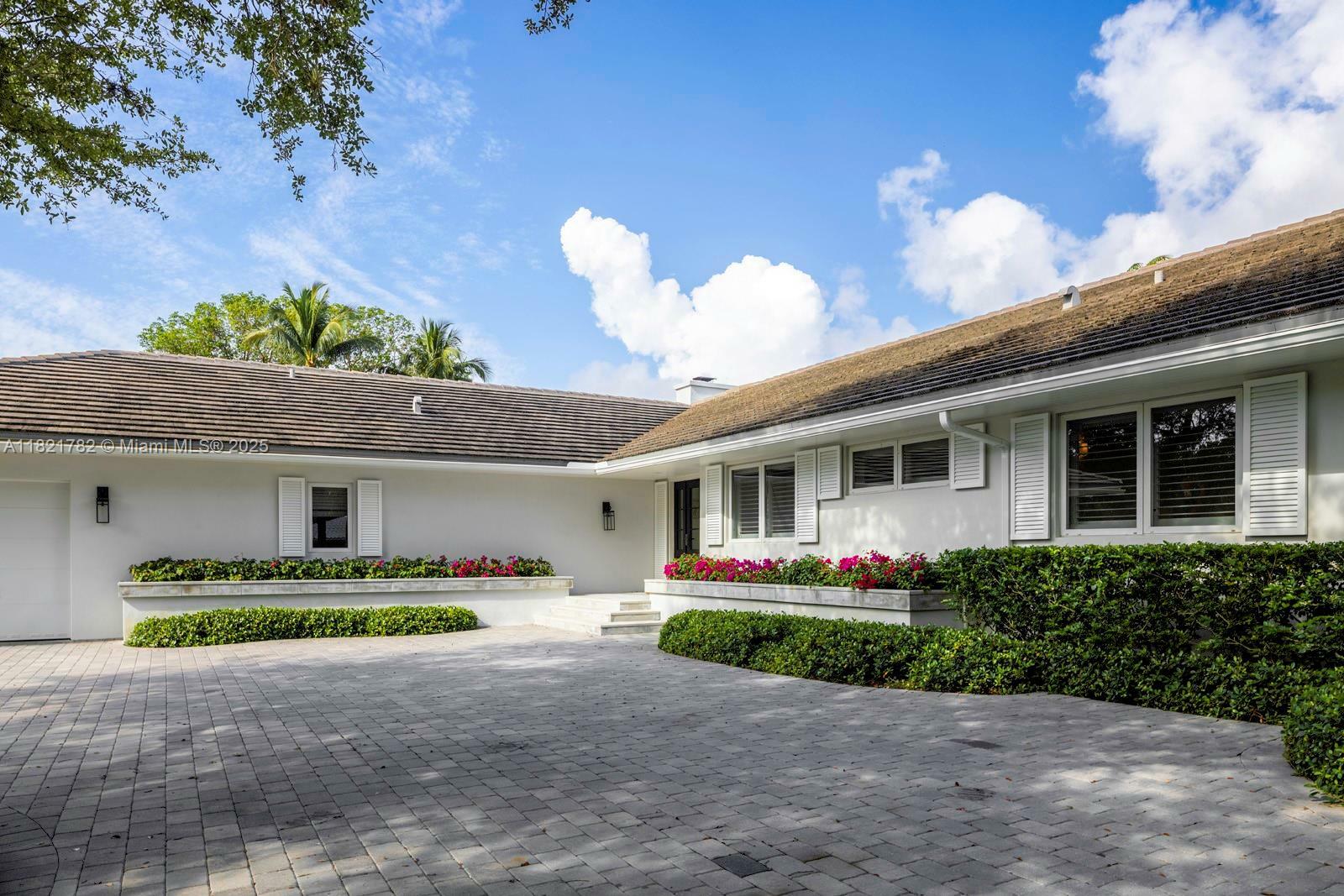 Property Photo:  11100 Paradela St  FL 33156 