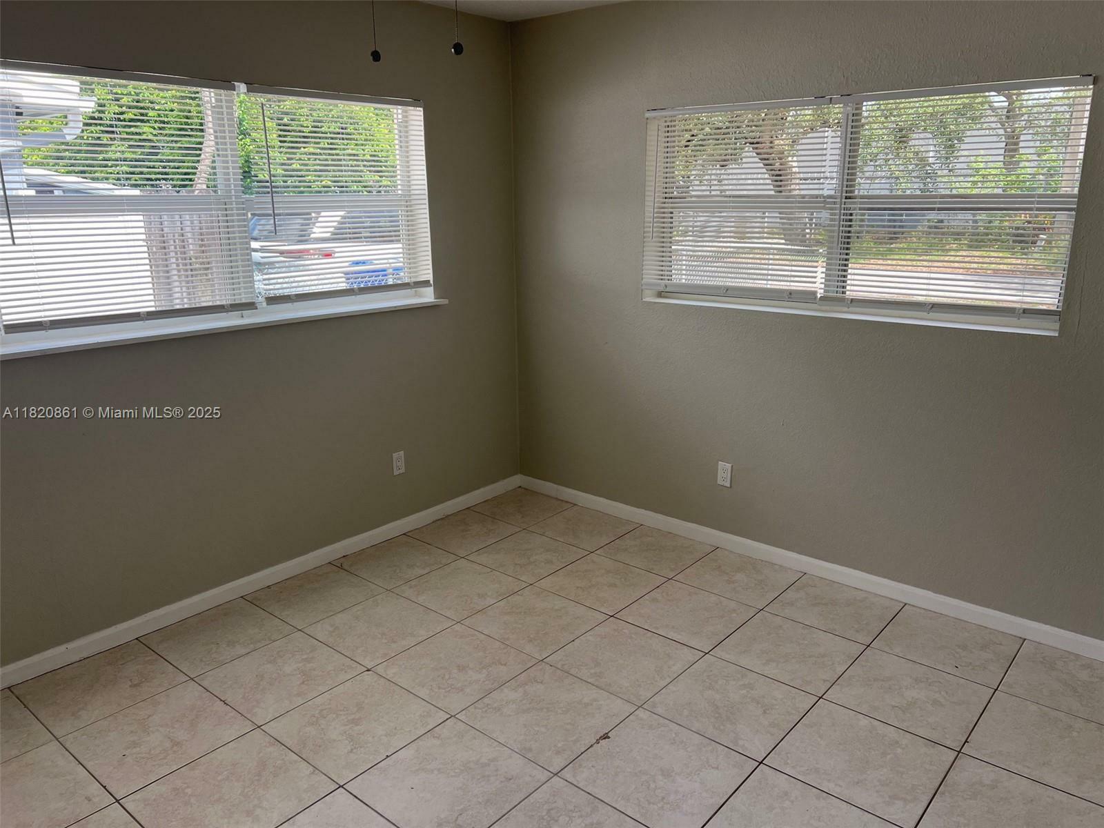 Property Photo: 6442 Oak St FL 33024