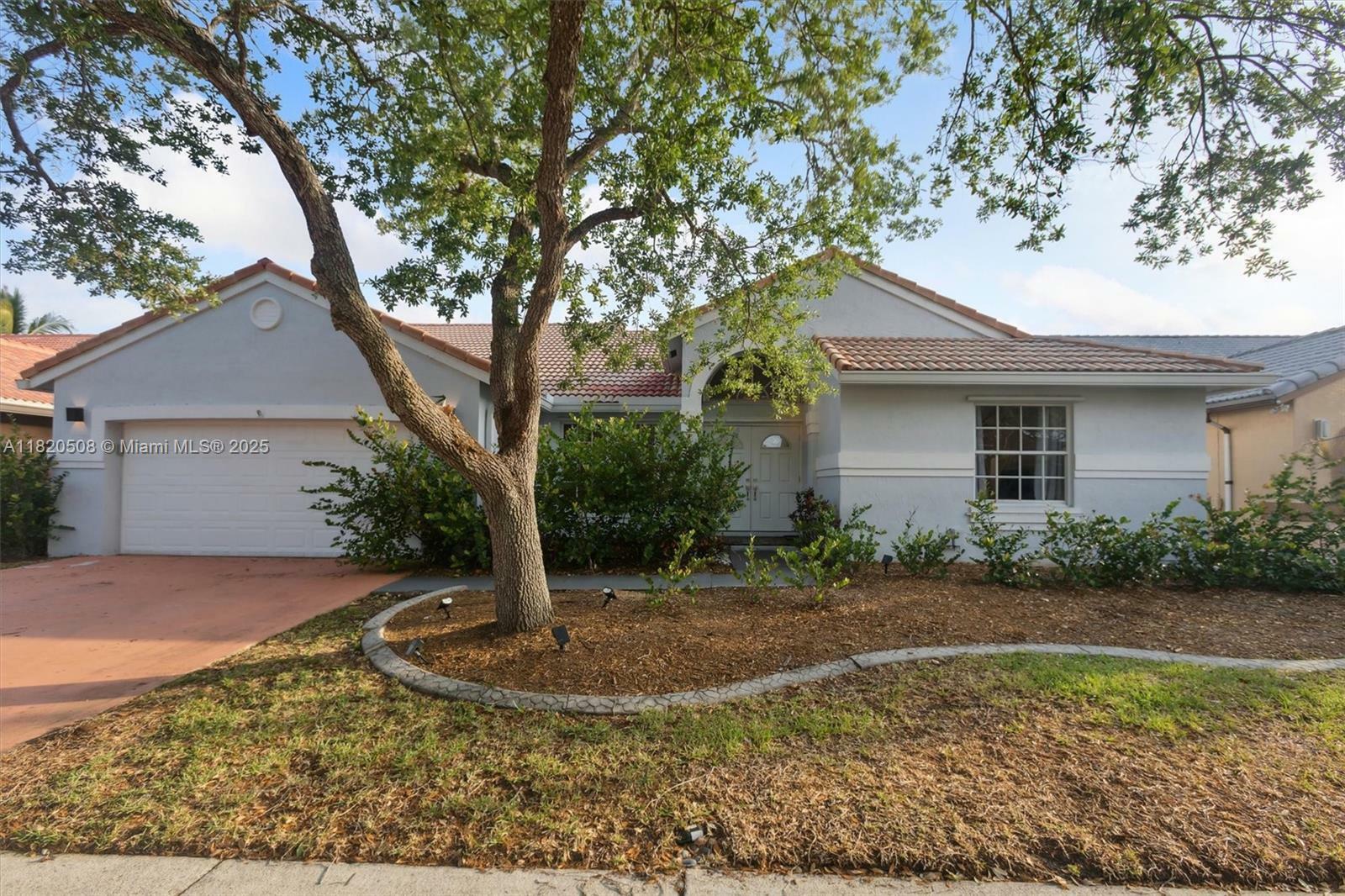 Property Photo: 803 Heritage Dr FL 33326