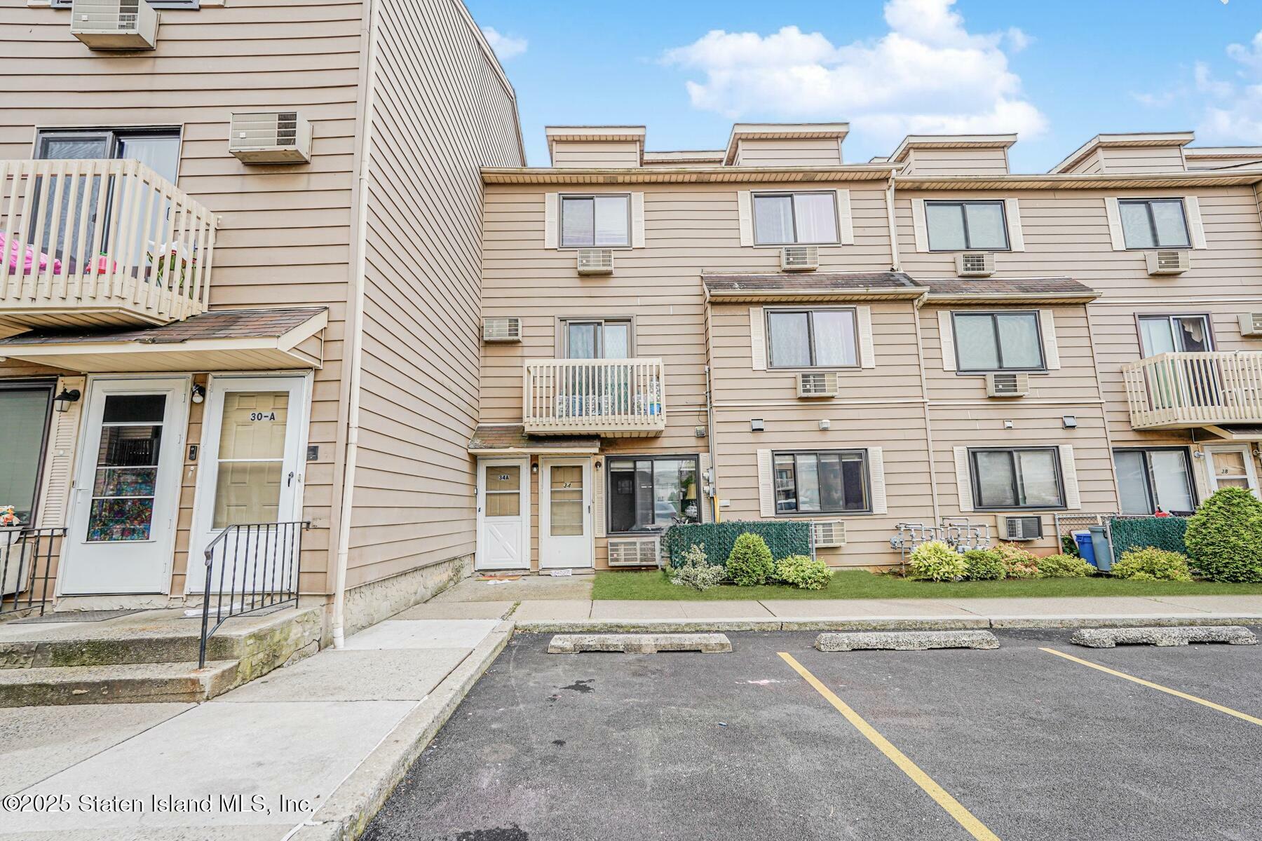 Property Photo:  34 Daffodil Lane  NY 10314 