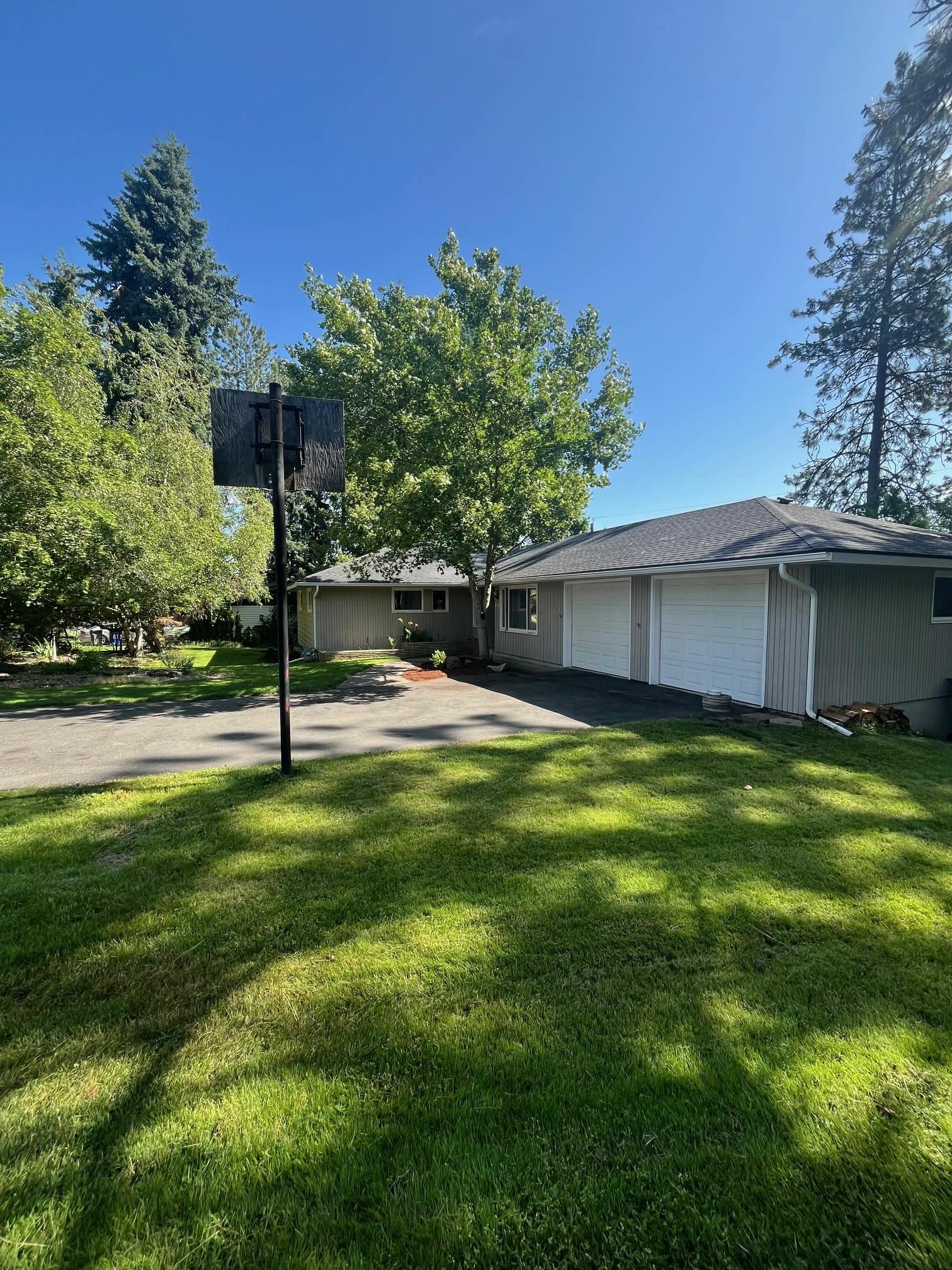 Property Photo: 10520 N College Cir WA 99218