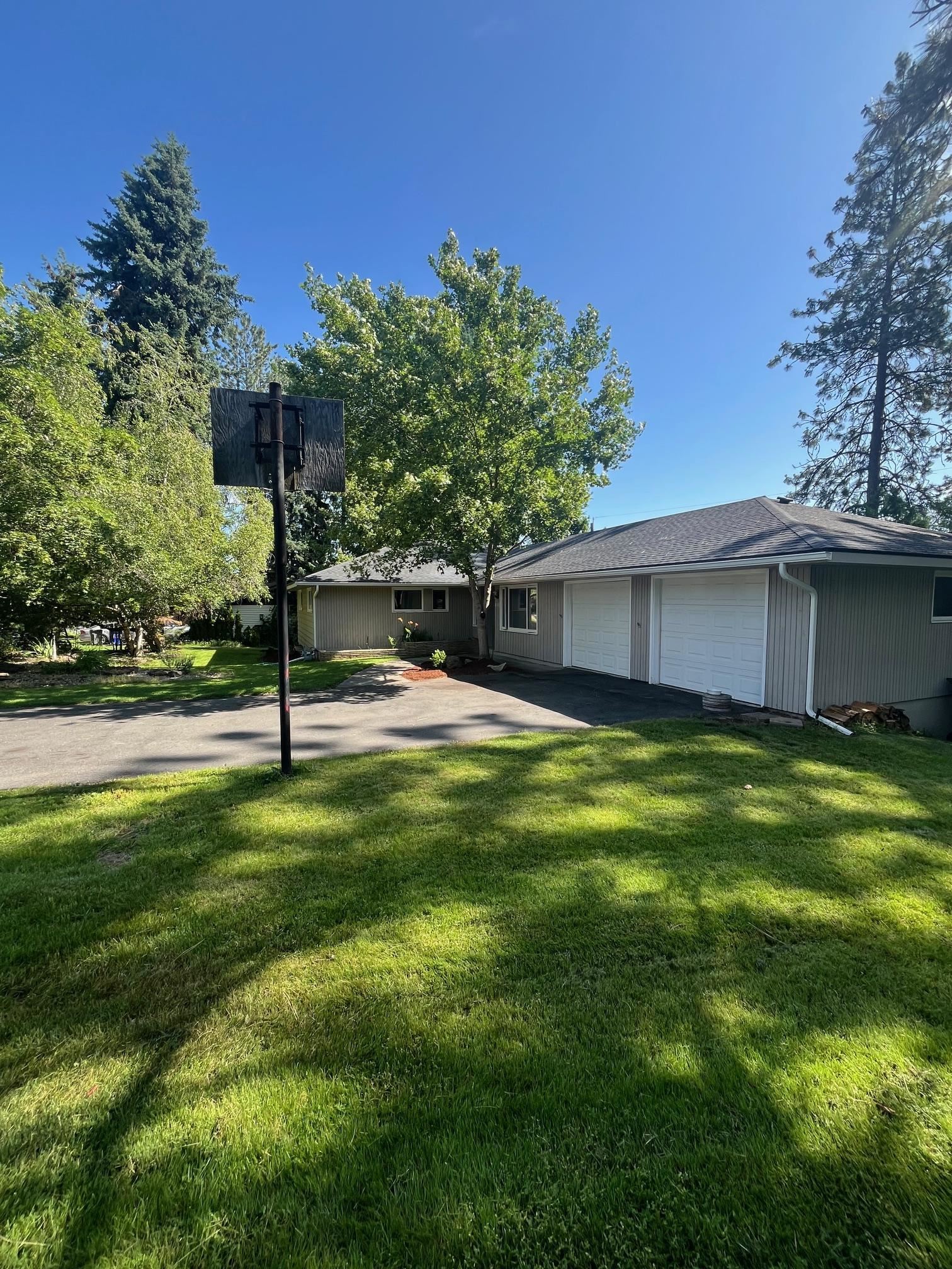 Property Photo: 10520 N College Cir WA 99218