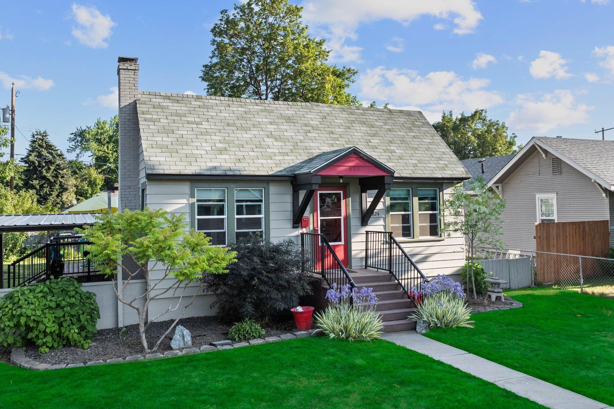Property Photo:  824 E E 38th Ave Ave  WA 99203 