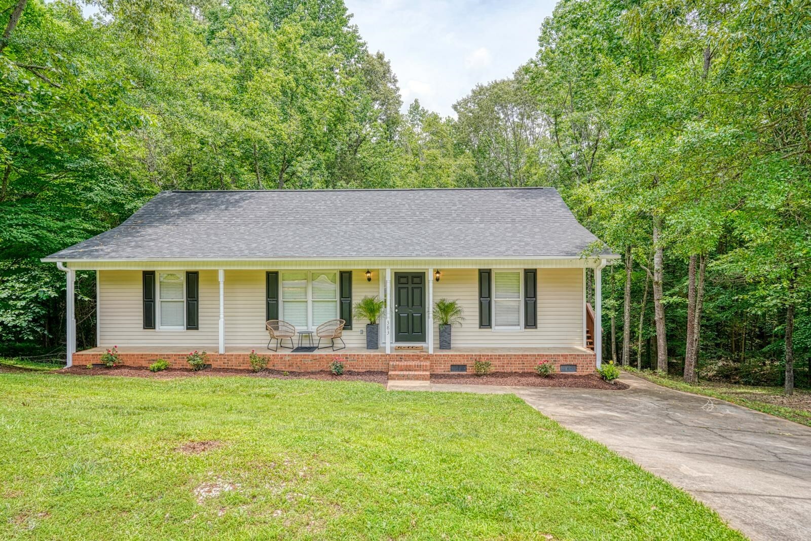 Property Photo: 383 Templeton Dr. SC 29306