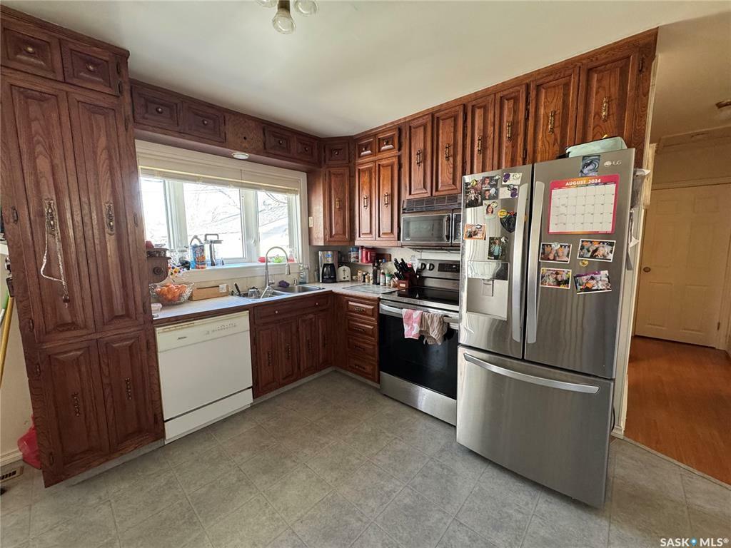 Property Photo:  1043 Simpson Avenue  SK S6H 4M7 