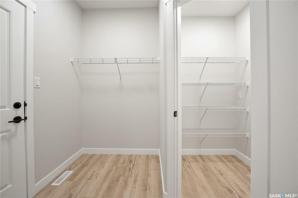 Property Photo: 214 Fortosky Crescent SK S7M 5X3