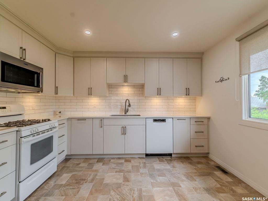 Property Photo: 218 Tache Crescent SK S7L 5G3