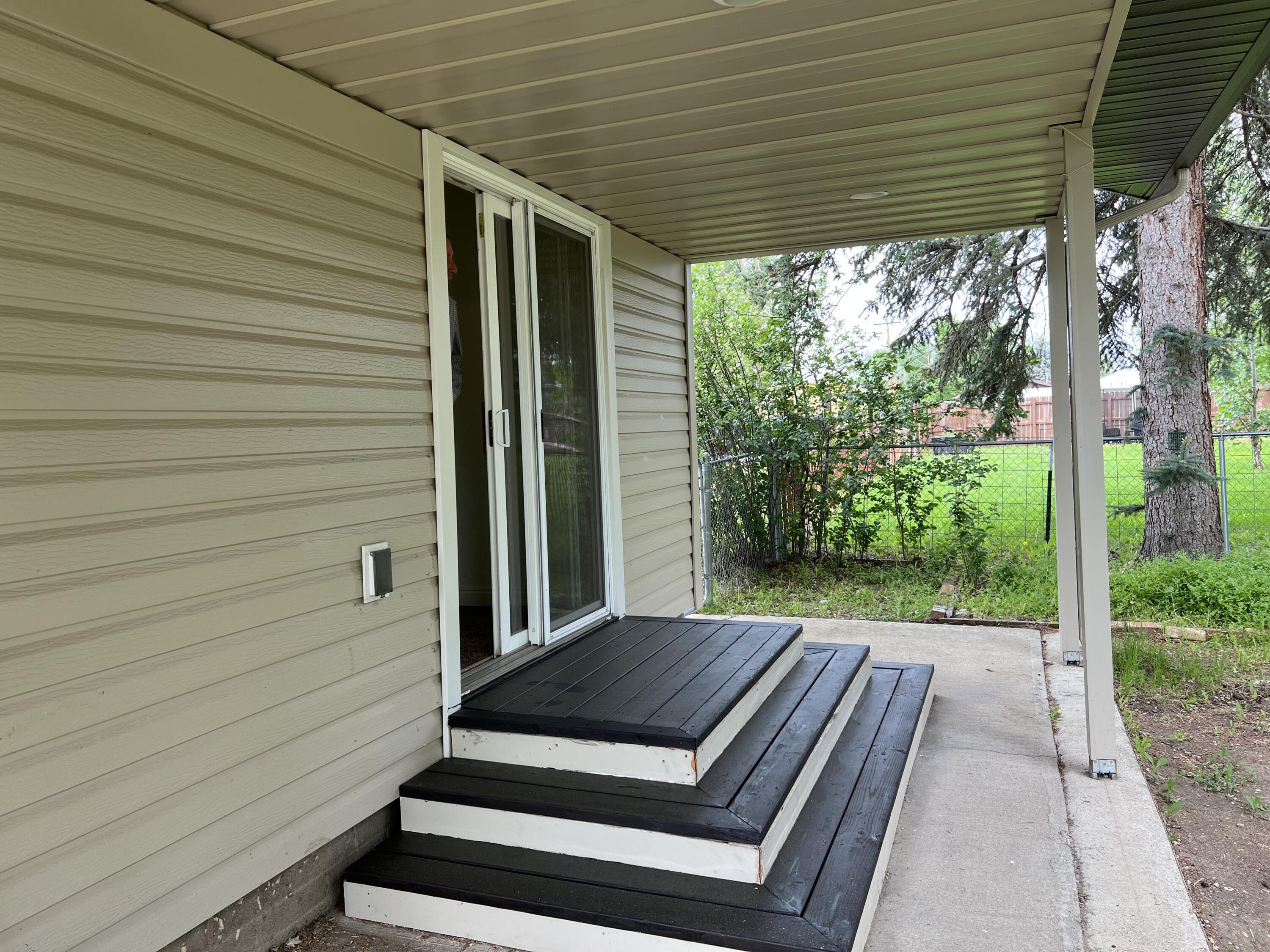 Property Photo: 1526 1/2 Warren Avenue WY 82801