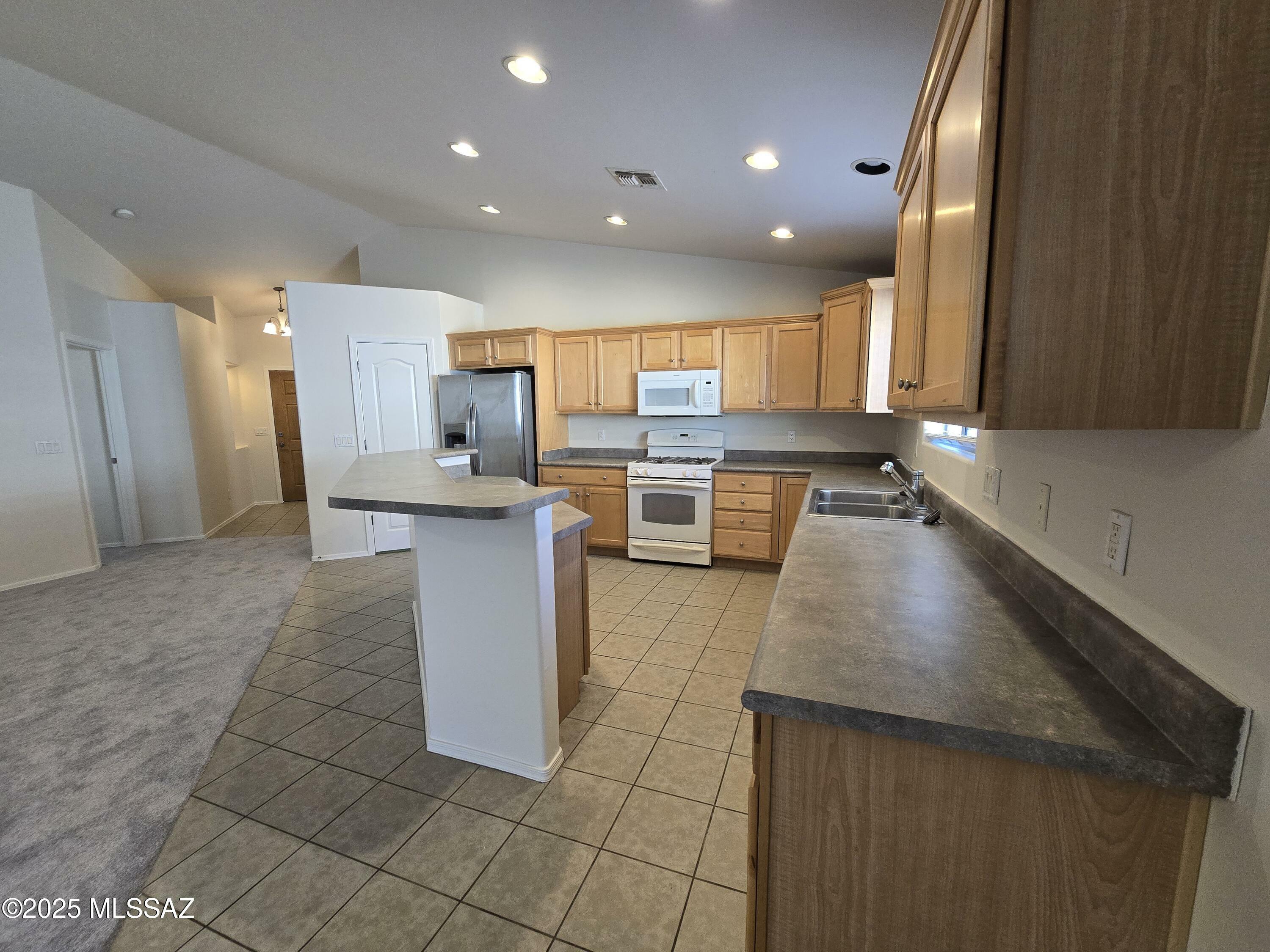 Property Photo: 10564 E Carolina Willow Lane AZ 85747
