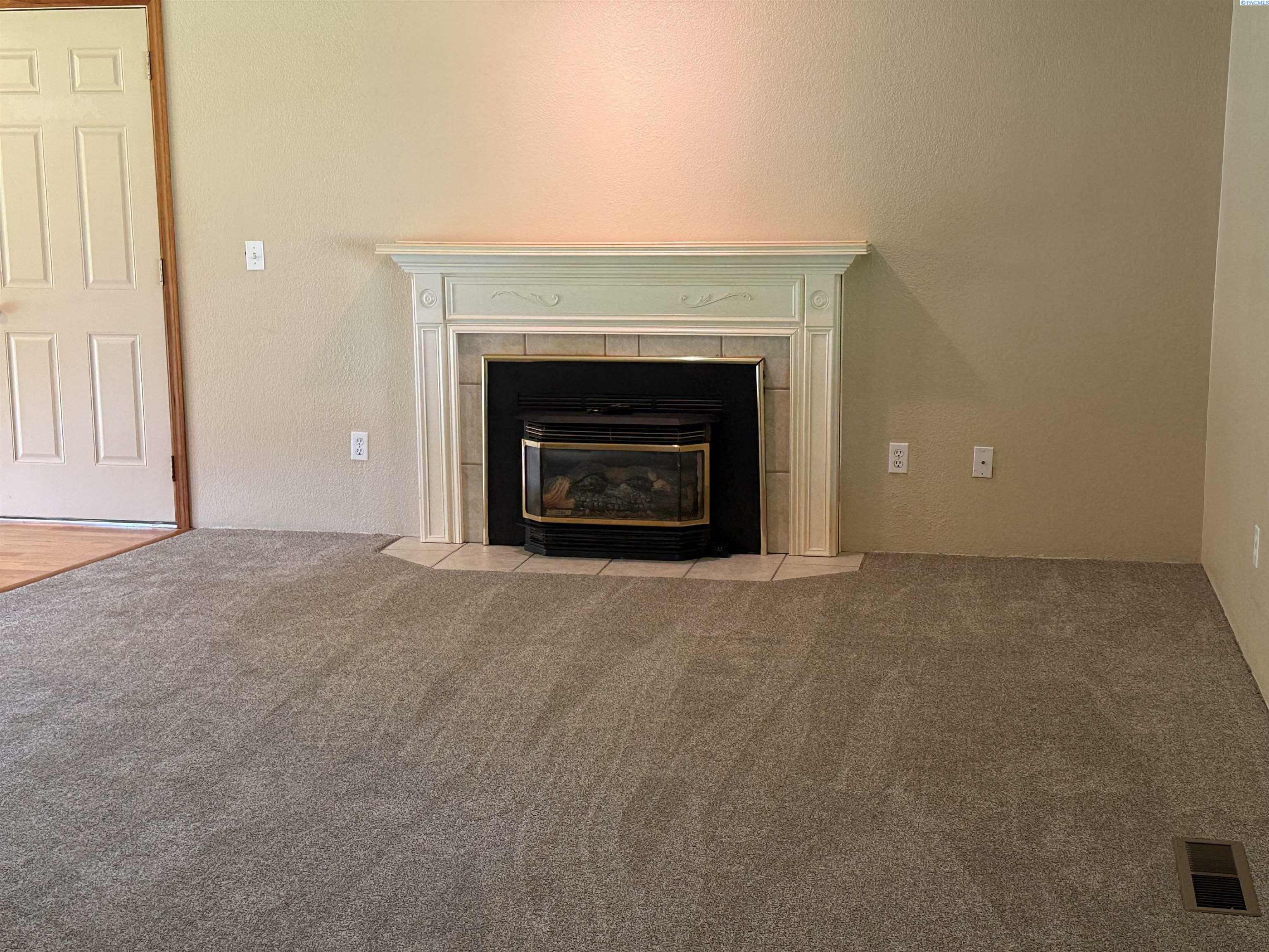 Property Photo: 3811 Riverward Ct. WA 99301