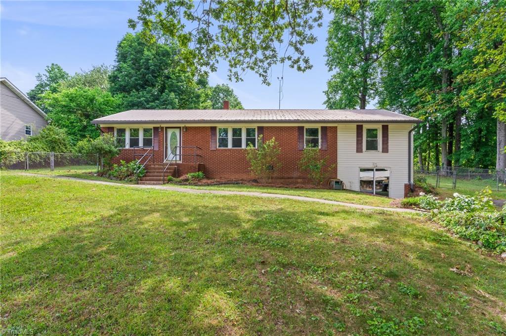 Property Photo:  212 Lakeview Drive E  NC 27360 