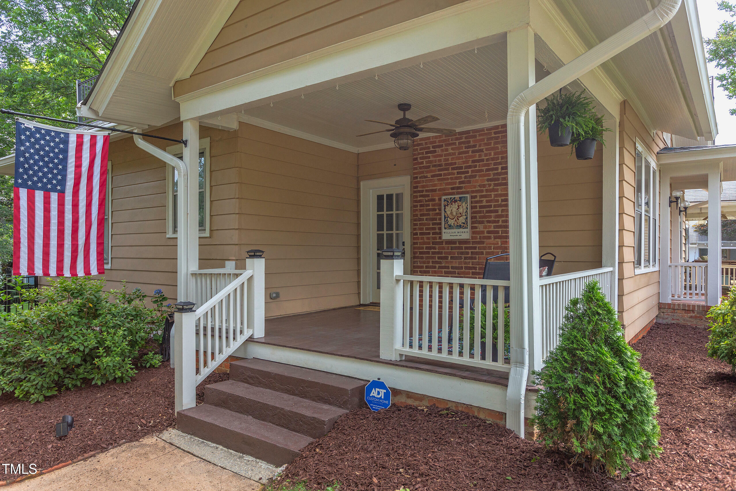 Property Photo: 601 E Franklin Street NC 27604