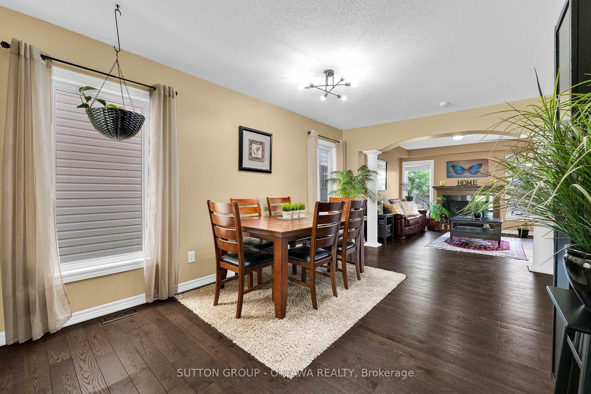 Photo de la propriété:  3596 Cambrian Road  ON K2J 0S5 