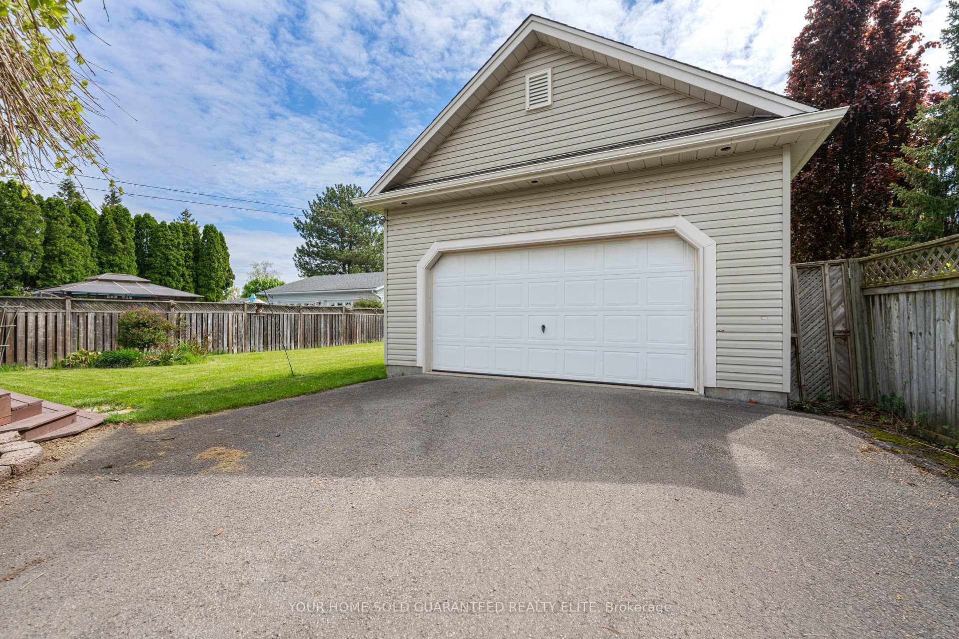 Property Photo: 56 Dunkeld Avenue ON L2M 4A7