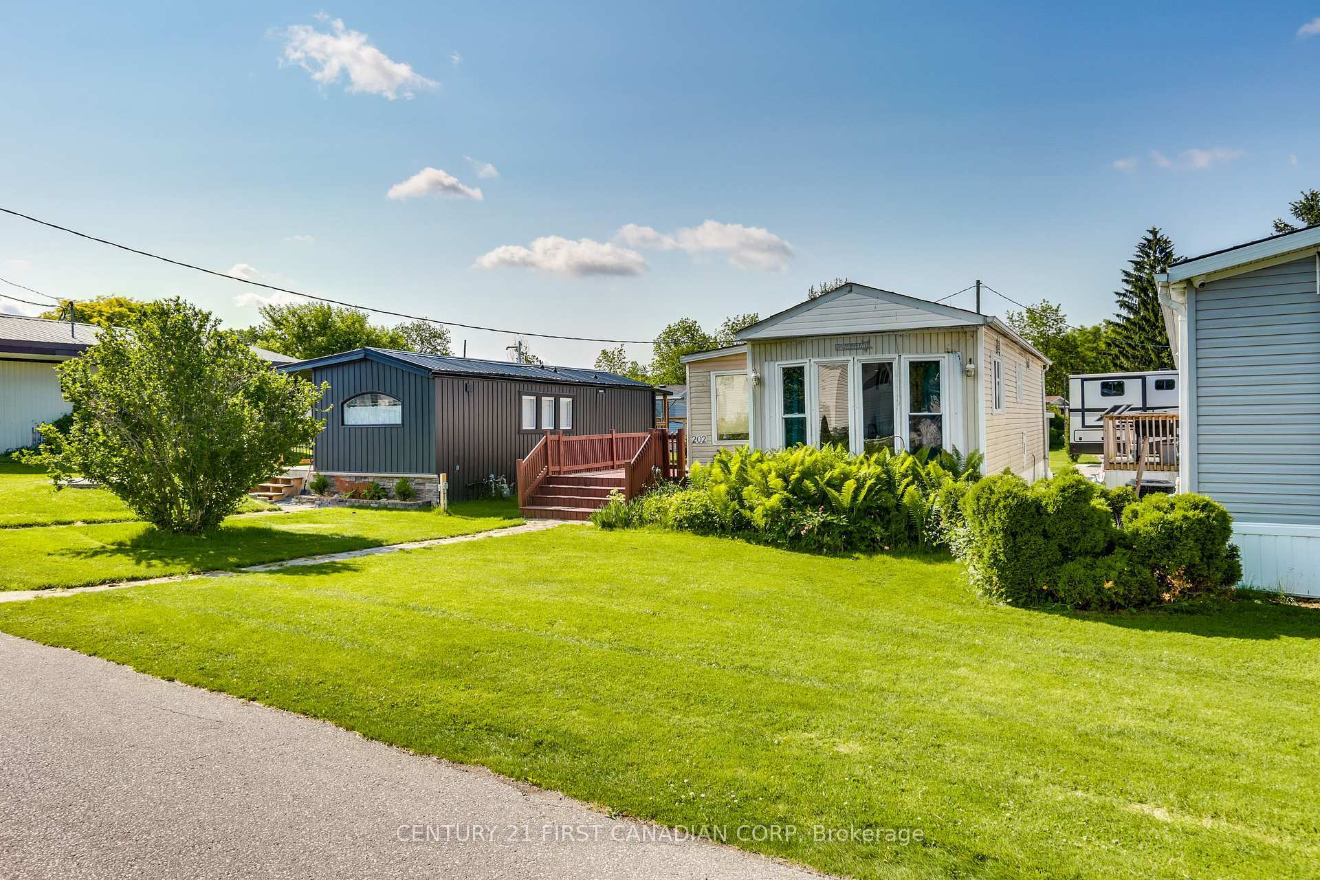 Property Photo: 198 Springbank Drive 202 ON N6J 1G1
