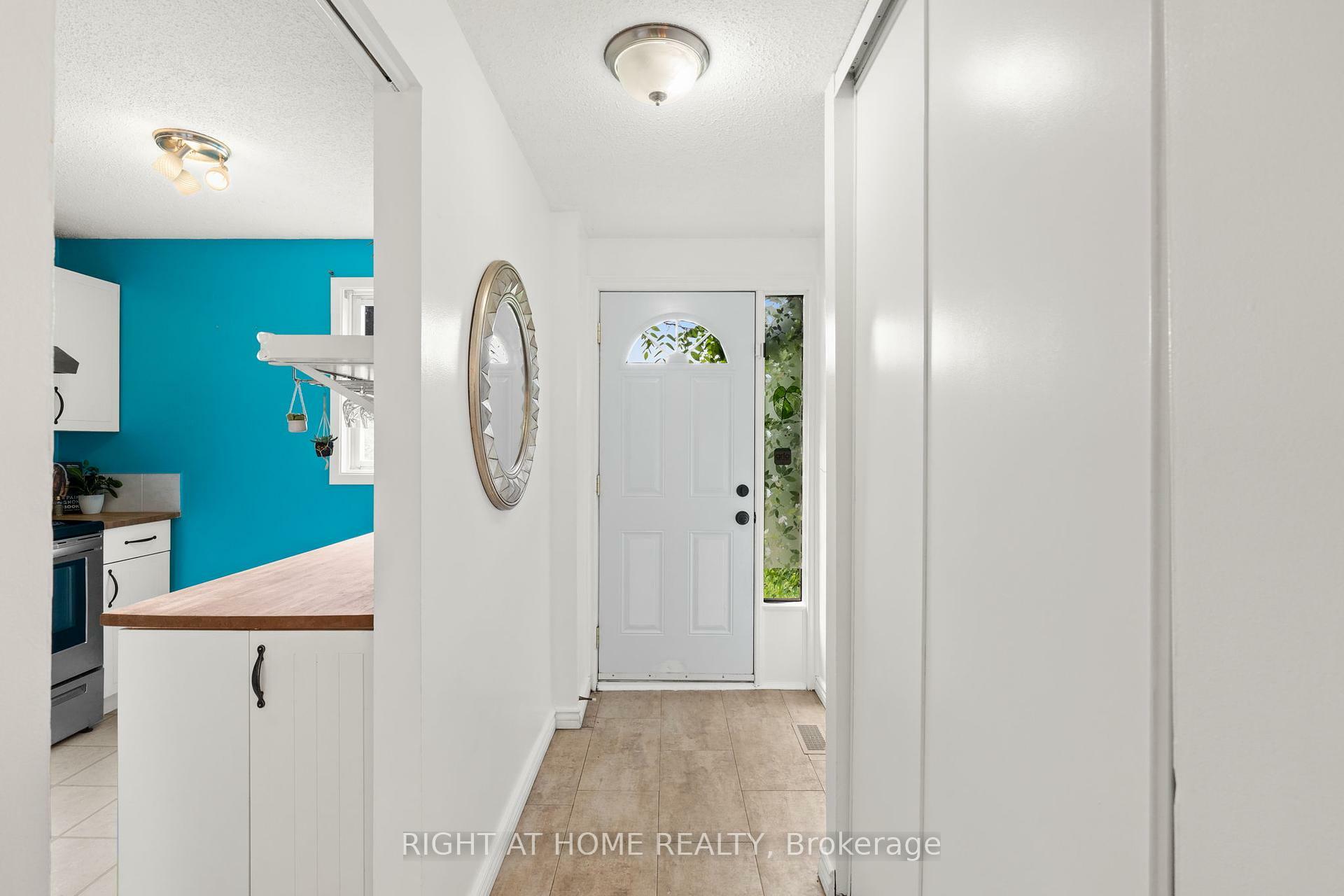 Photo de la propriété:  12B Larkshire Lane  ON K2J 1Y6 