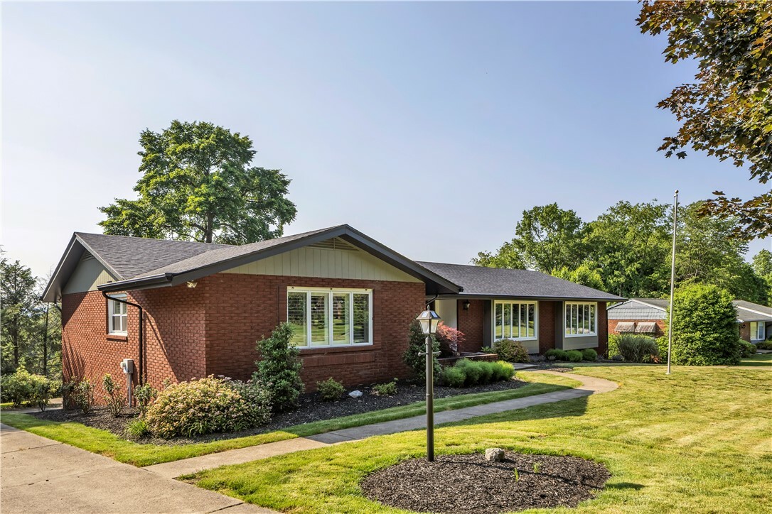 Property Photo:  425 Ridge Rd  PA 15601 