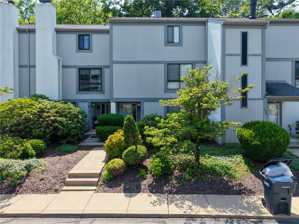 1586 Pinehurst Dr  Upper St. Clair PA 15241 photo