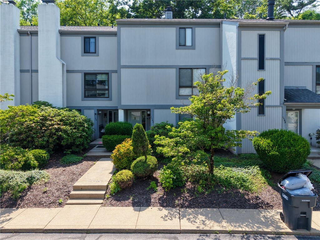 Property Photo: 1586 Pinehurst Dr PA 15241