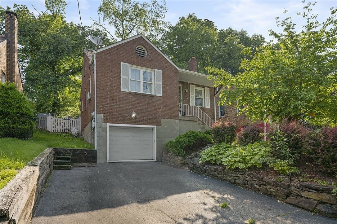 Property Photo: 2921 Leola Ave PA 15227