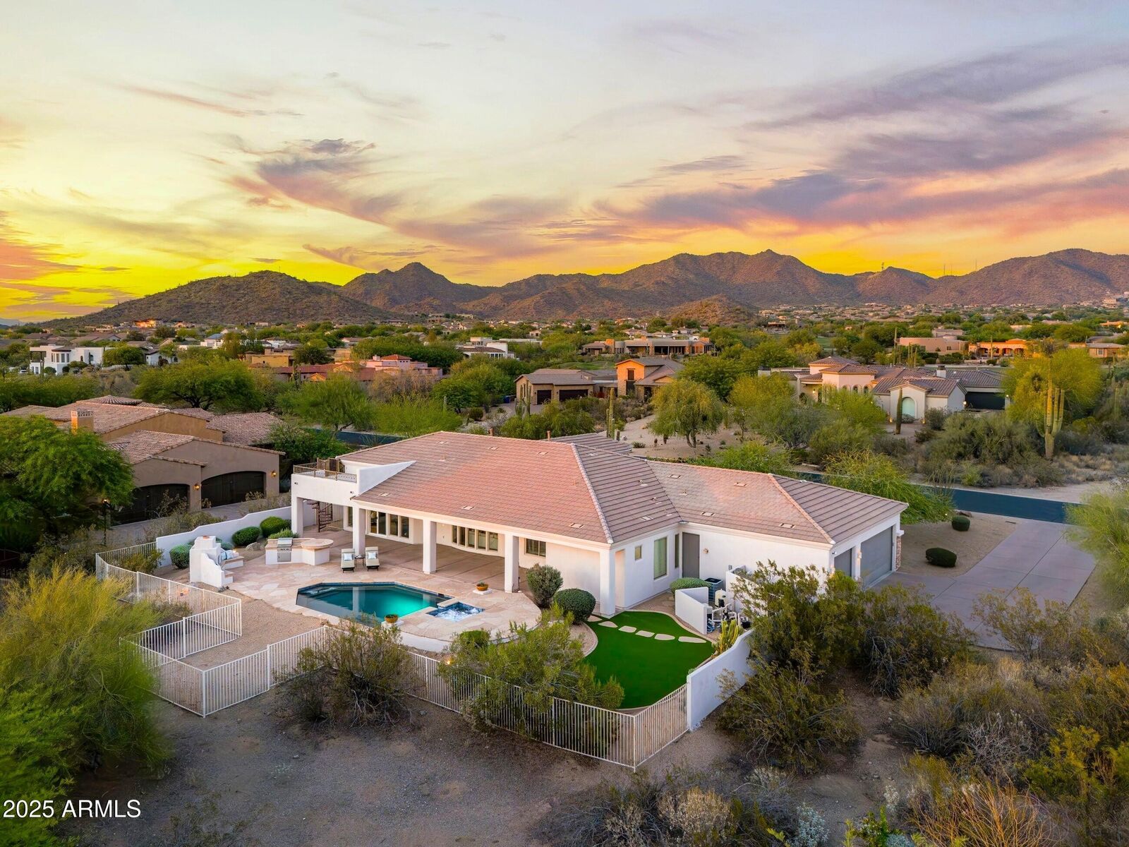 Property Photo:  3946 N Pinnacle Hills Circle  AZ 85207 